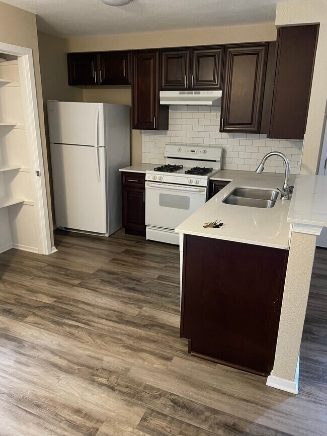 Foto del edificio - 501 Algerita Dr