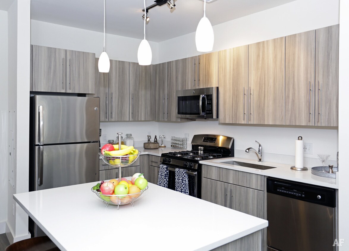 Foto principal - 1700 Harbor Blvd