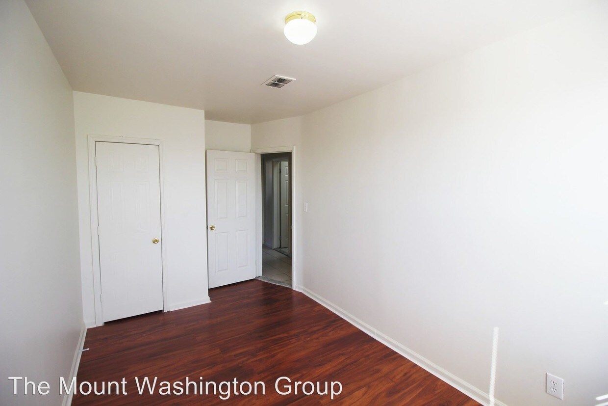 Building Photo - 1213 W North Ave