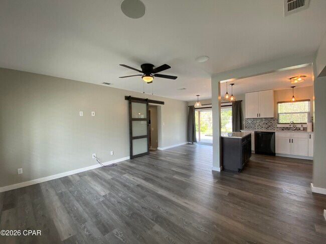 Foto del edificio - 1606 Clay Ave