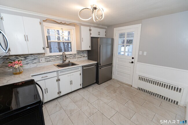 Building Photo - 99 Jordan Ln