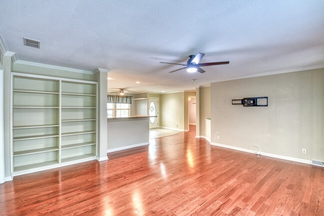Building Photo - 162 Wellspring Dr