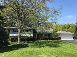 Building Photo - 1073 W Elm St