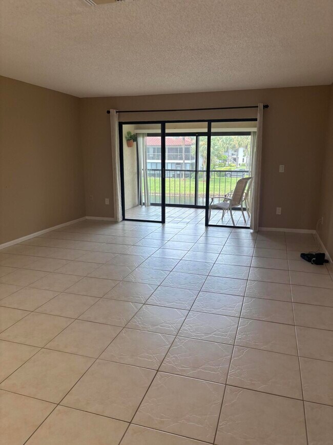 Foto del edificio - 21500 Cypress Hammock Dr