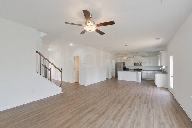 Foto del edificio - 203 Silver Maple Ln