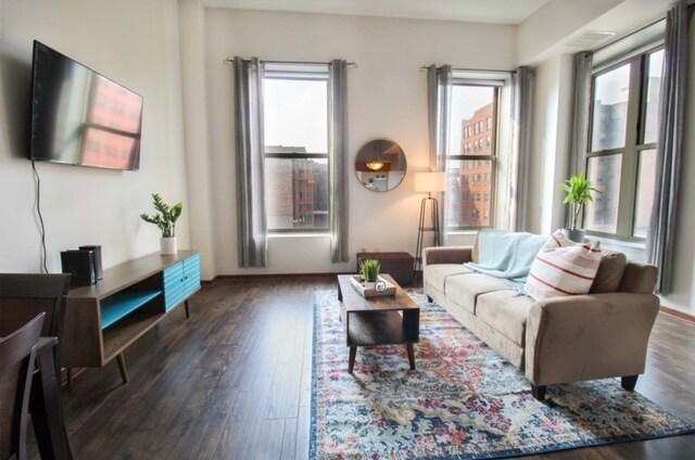 Foto del edificio - 408 W Saint Clair Ave