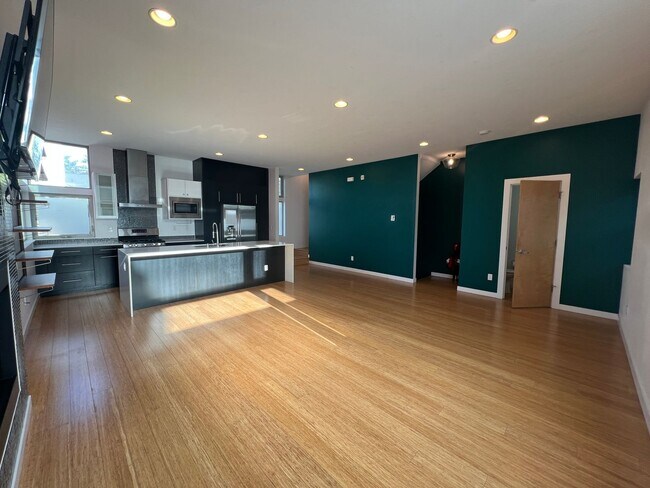 Building Photo - Beautiful Modern House near Columbia City in Seattle