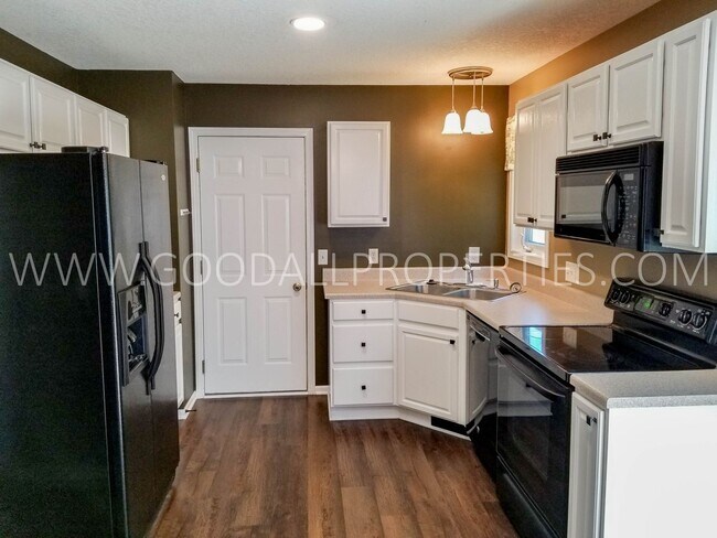 Foto del edificio - 2420 Pine Ct