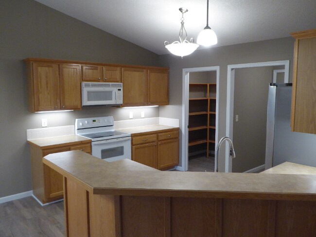 Building Photo - 3013 Cottonwood Hill Dr