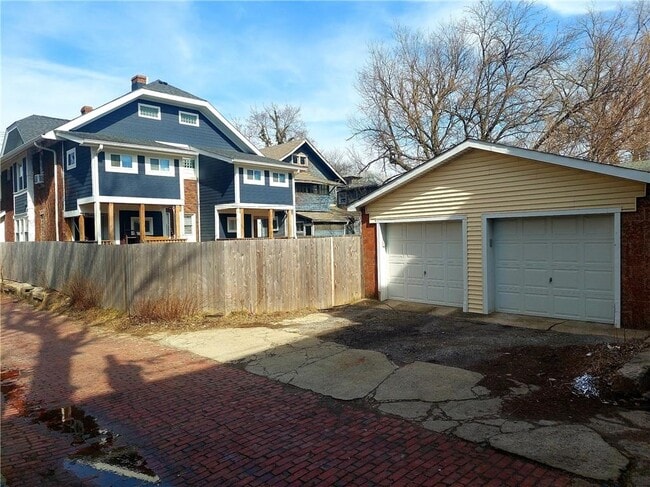 Building Photo - 23 E 36th St
