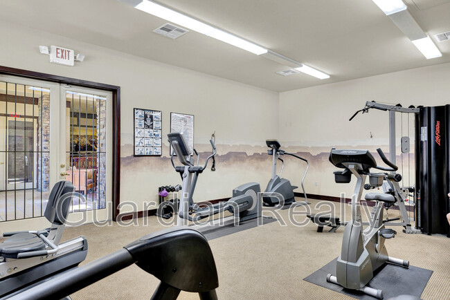 Building Photo - 8250 N Grand Canyon Dr