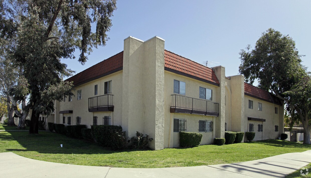 Primary Photo - 1405 E Lynwood Dr