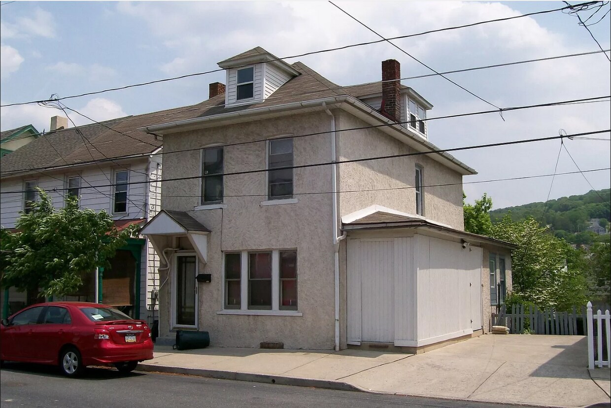 737 Pawnee St, Bethlehem, PA 18015 House Rental in Bethlehem, PA