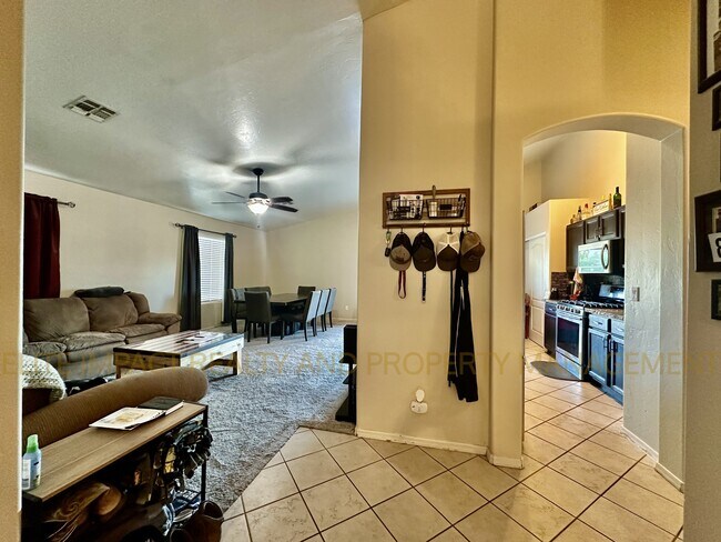 Foto del edificio - 7510 N Thornwood Rd