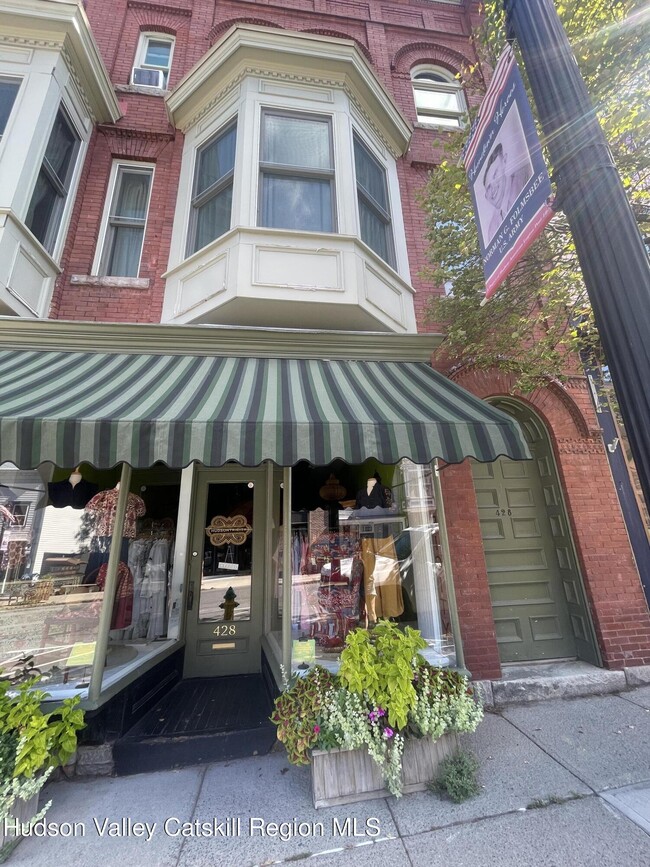 Building Photo - 428 Warren St