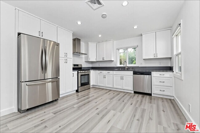 Foto del edificio - 22717 Hatteras St