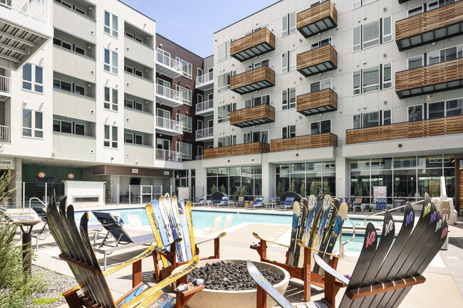 Poolside Firepit - Deco Apartments