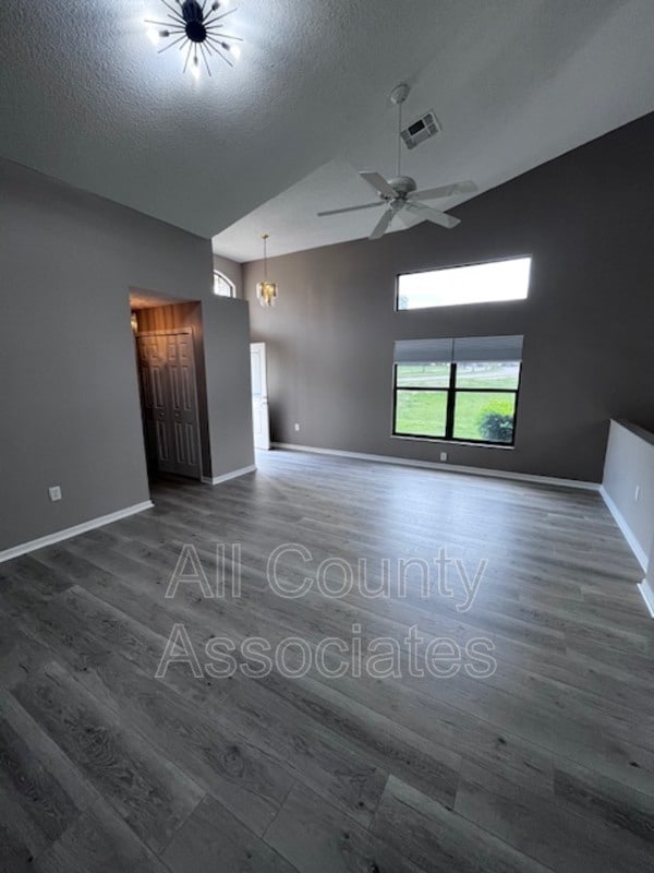 Foto del edificio - 6221 Misty Meadow Loop