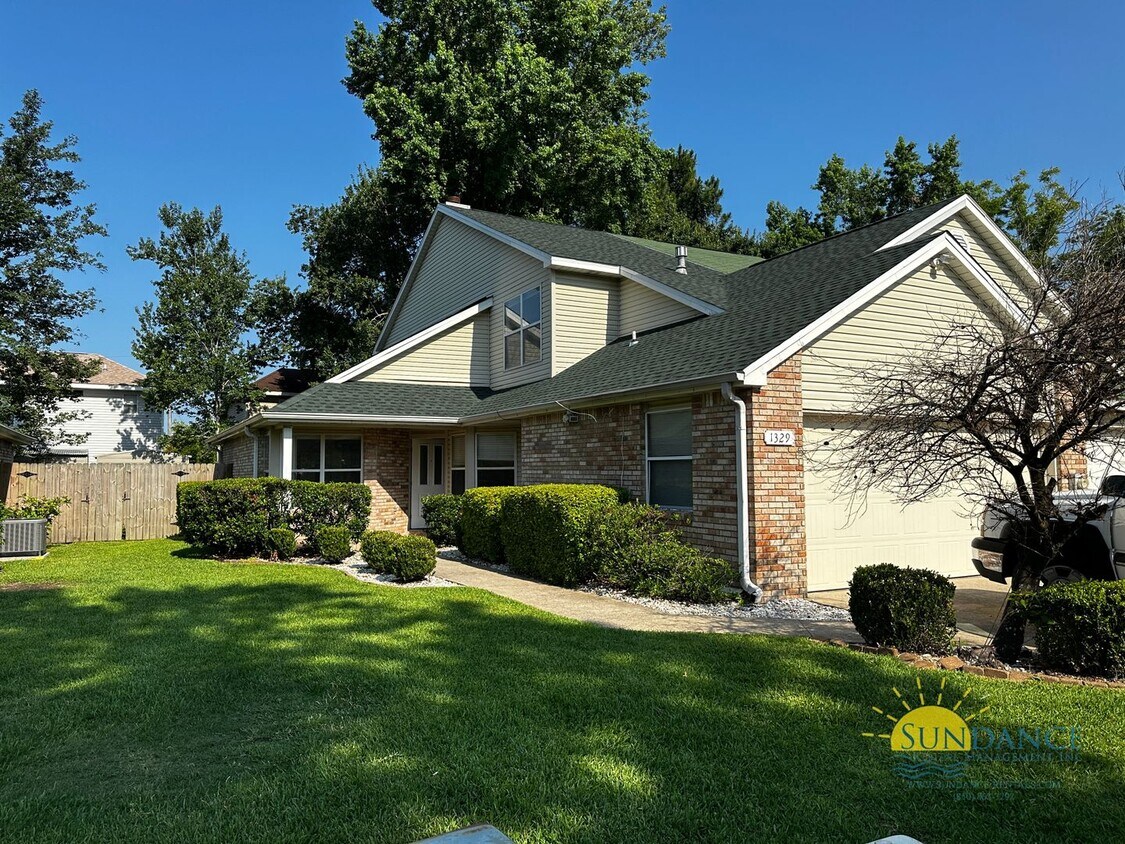 Primary Photo - Lovely 3 Bedroom Townhouse in Fort Walton ...