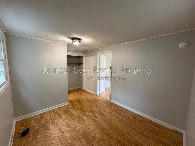 Foto del edificio - 1312 Laurel Ln