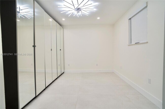 Foto del edificio - Carlyle Avenue, Surfside, FL 33154 - 4 BR 3 BA single-family home