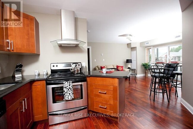 Building Photo - 810 Blackburn Mews