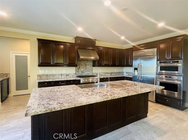 Building Photo - 21121 Willow Heights Dr