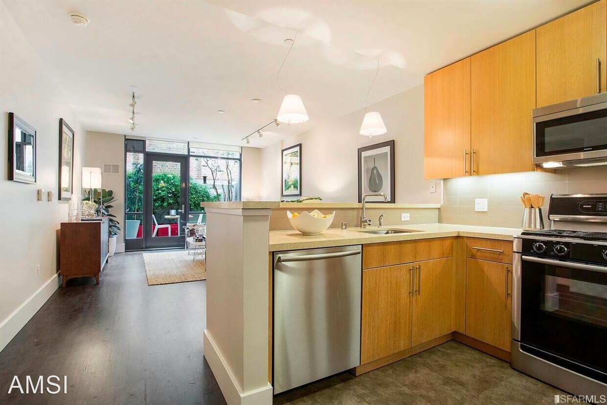 Primary Photo - 1 br, 2 bath House - 818 Van Ness Ave #204