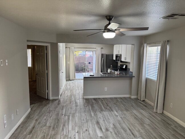 Foto del edificio - 10597 Foggy Glen Ave