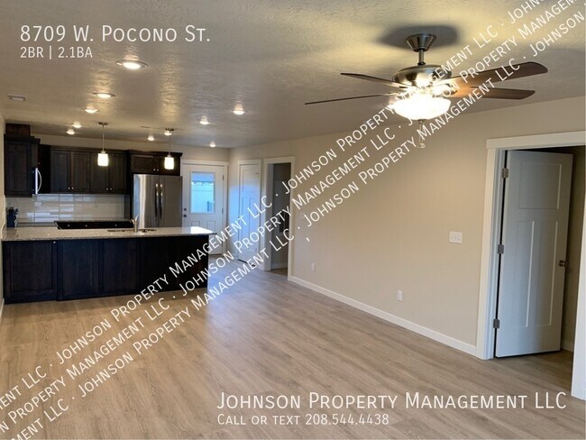 Building Photo - Stylish Garden City Townhome with Modern A...