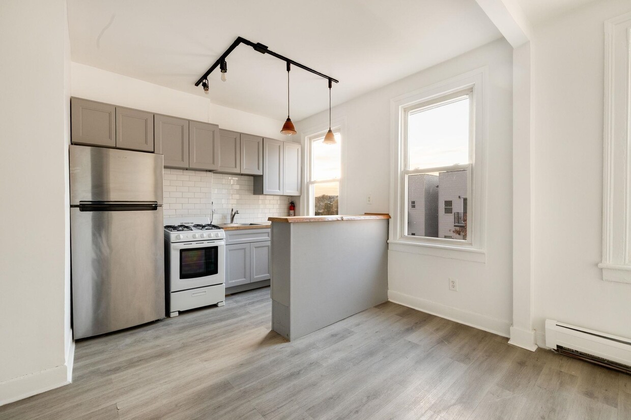 Foto principal - 169 Halladay St