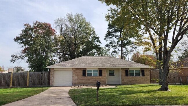 Building Photo - 830 Deerpass Dr