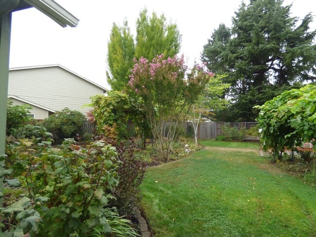 Building Photo - Rent Special: 1/2 Off January's Rent!