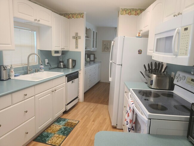 Foto del edificio - 4482 King Theodore Dr