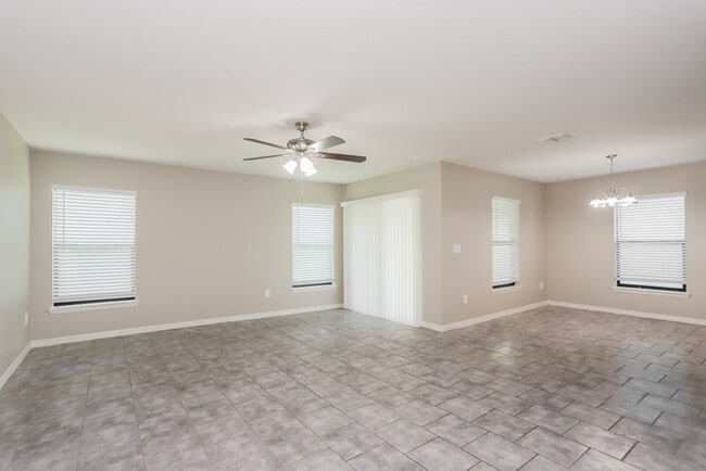 Building Photo - 652 Chatham Walk Dr