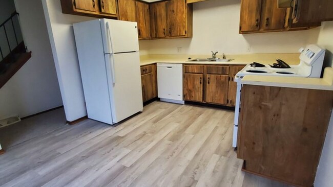 Building Photo - 5958 Red Oak Dr