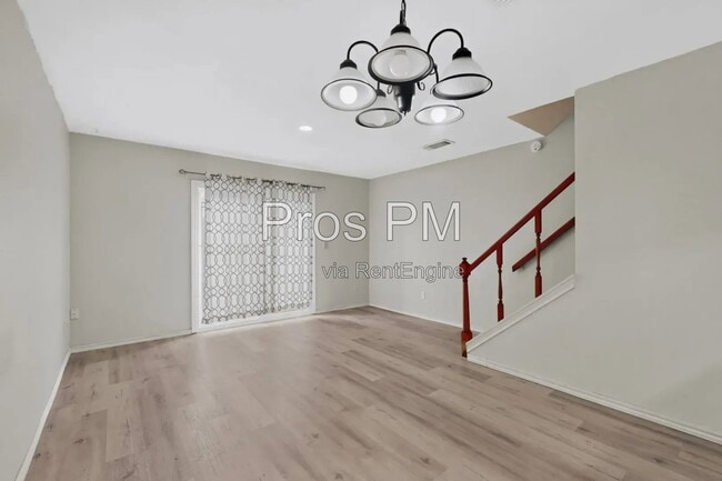 Foto del edificio - 734 W Collins St