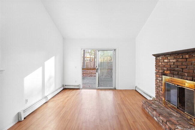 Building Photo - 16 Settlers Landing Ln