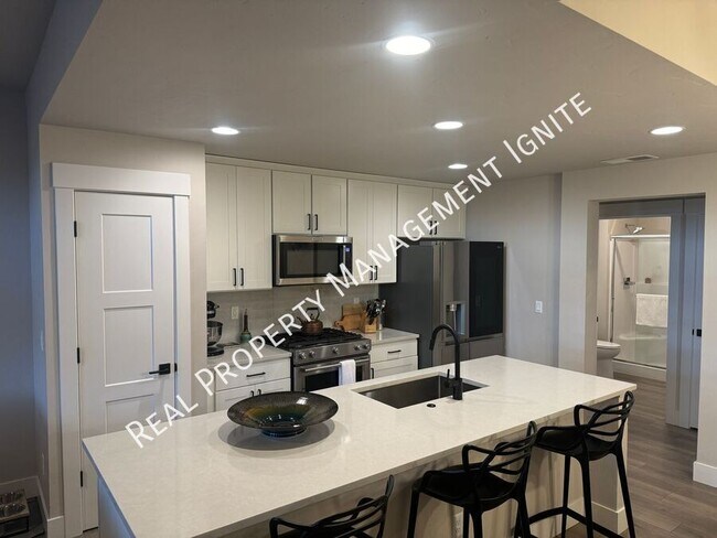 Foto del edificio - 63101 Boyd Acres Rd