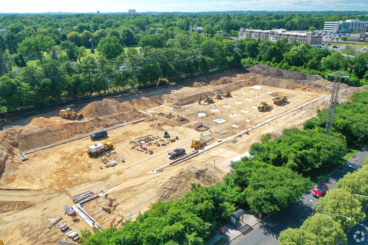 Florent Apartments in Garden City, NY