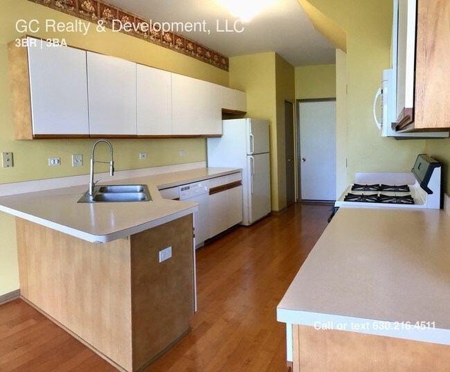 Building Photo - 681 N Katherine Ln