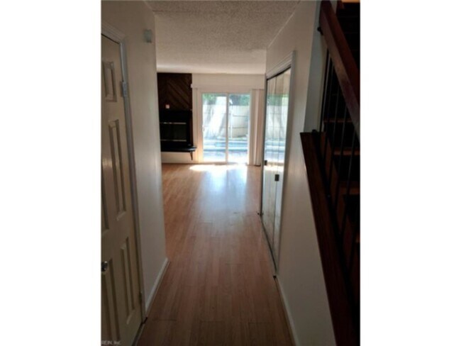 Foto del edificio - 243 Thalia Trace Dr