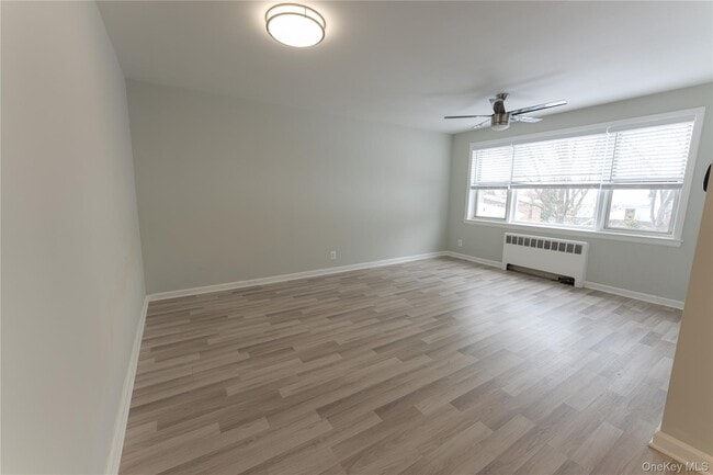 Foto del edificio - 33 W Grand St