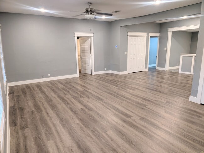 Foto del edificio - 414 N Grand Ave