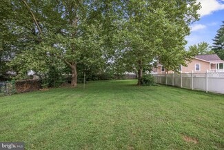 Building Photo - 318 Essex Ave