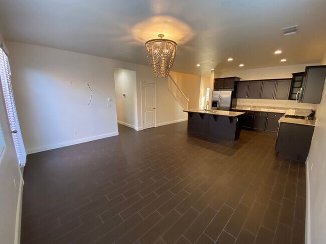 Foto del edificio - Two story home in Avalon