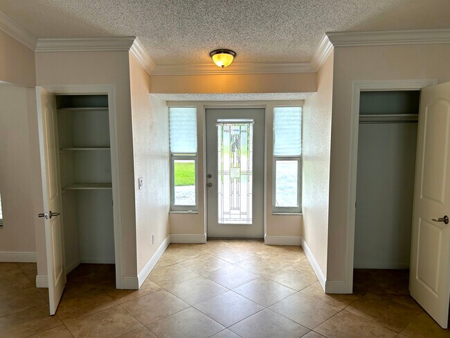 Building Photo - 2509 SE 26th Ave