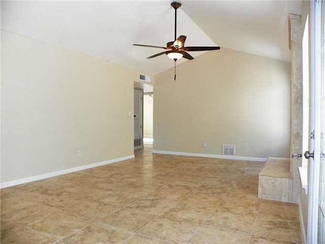 Foto del edificio - 333 Lomont Dr