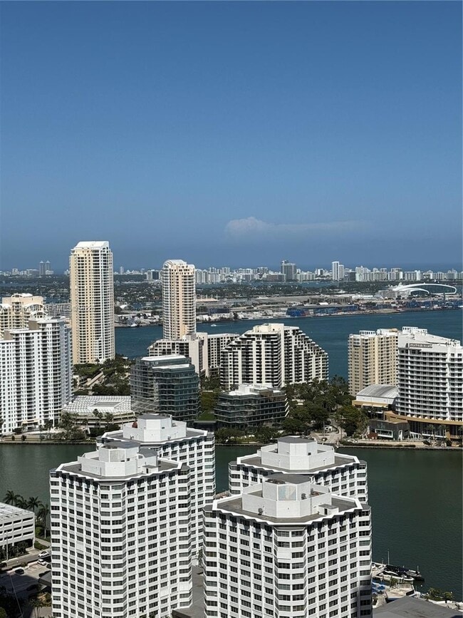 Building Photo - 1060 Brickell Ave