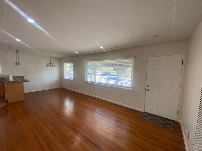 Foto del edificio - 4526 Wightman St